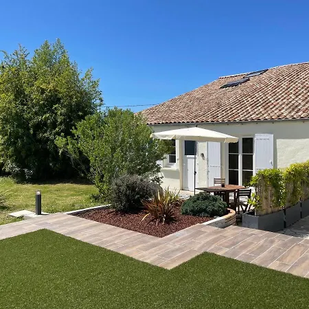 Confortable Avec Terrasse Et Piscine * Reignac (Gironde)