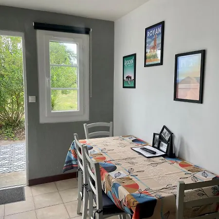 Confortable Avec Terrasse Et Piscine Apartment